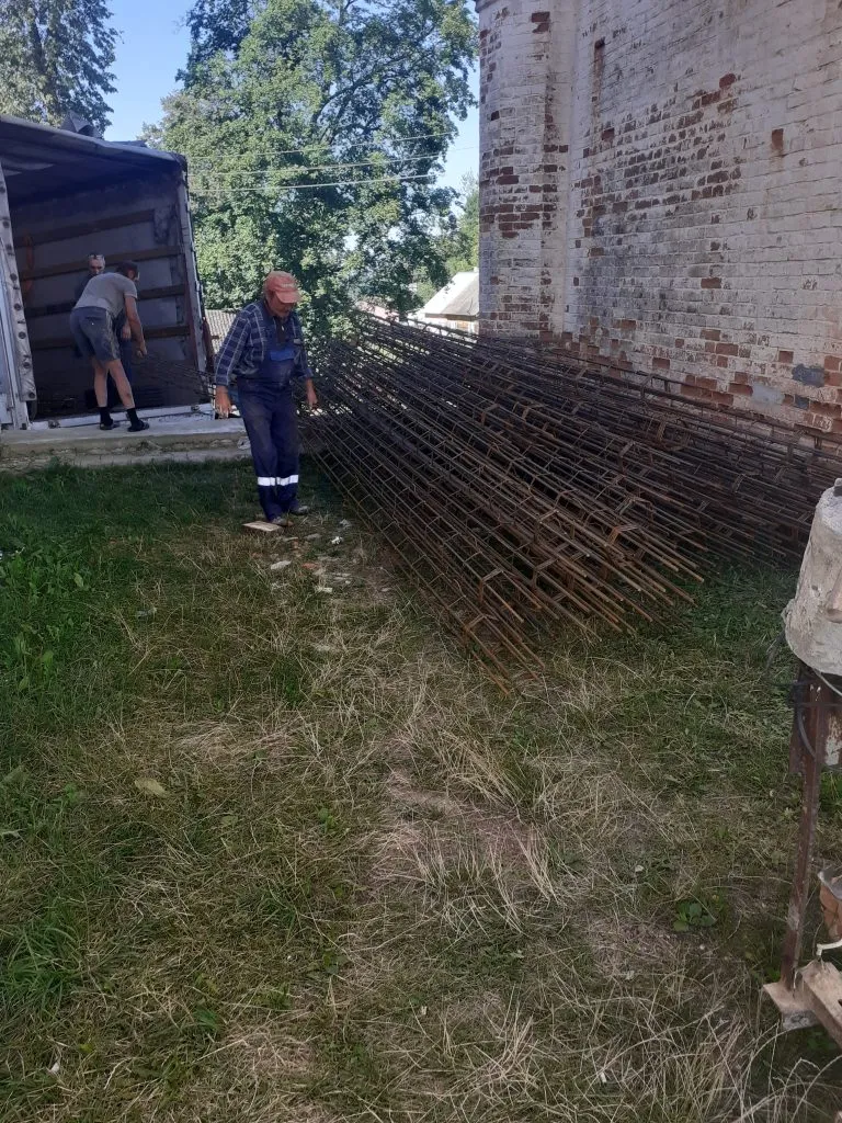 Сваи оборонительной стены